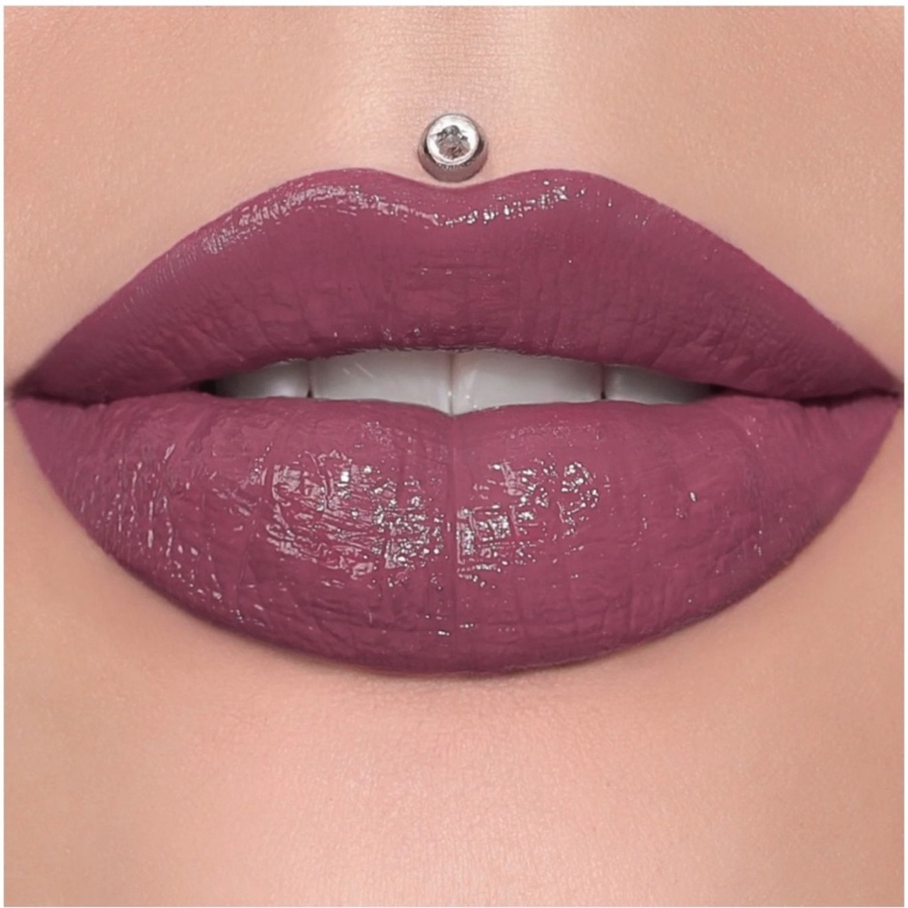 IMPROPER- New in box Jeffree Star Supreme Gloss Dark Mauve lip gloss shiny